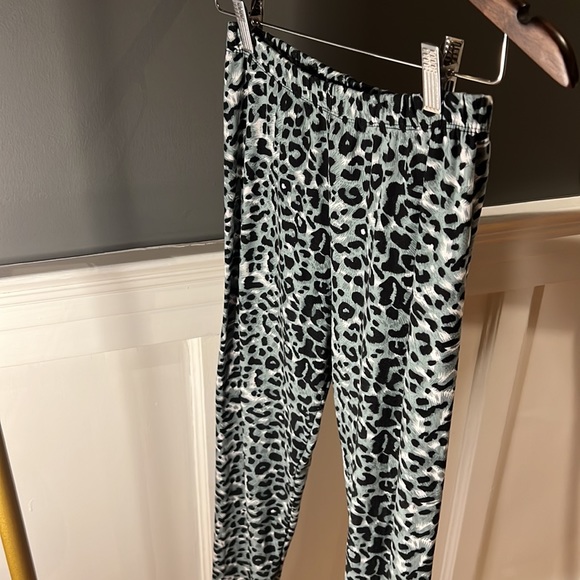 Snow Leopard athletic leggings - Picture 6 of 6